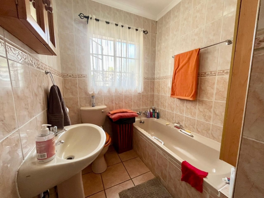 4 Bedroom Property for Sale in Protea Park North West